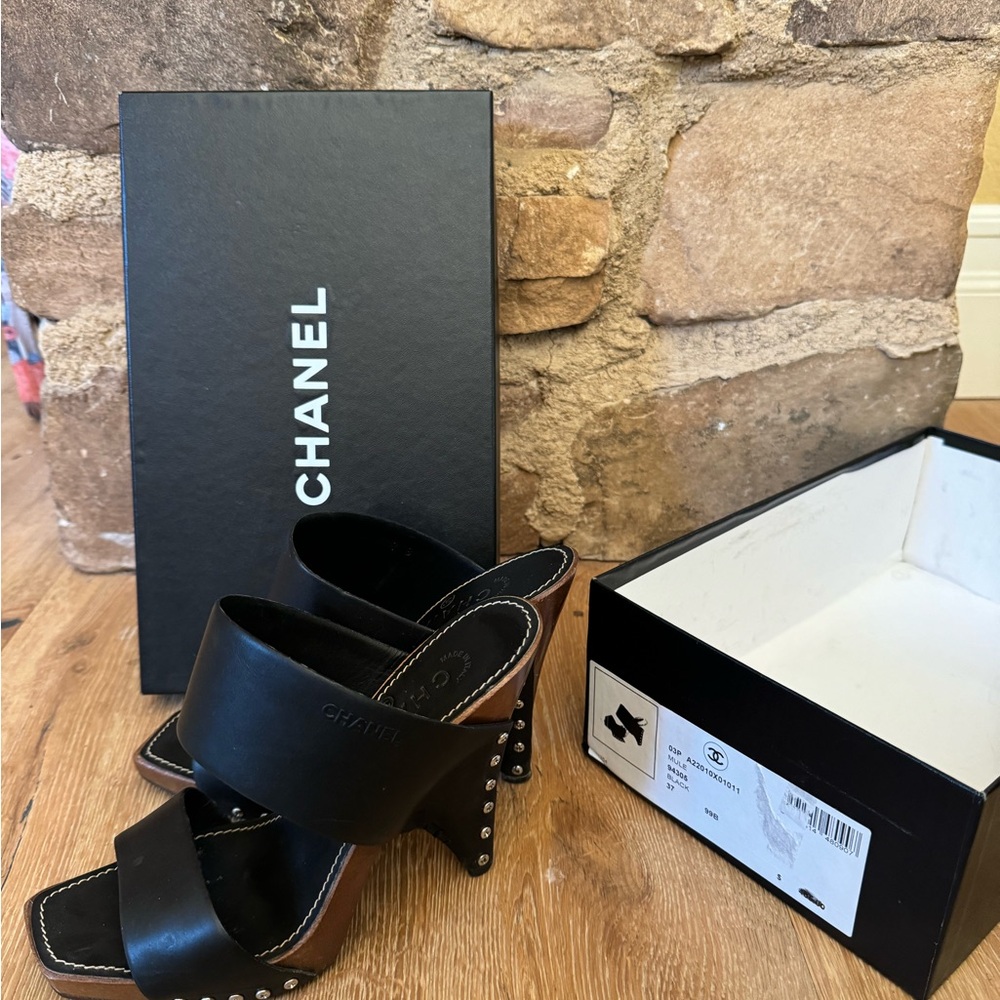 RARE CHANEL leather strap wood Boho sandals size 37 price firm !!!